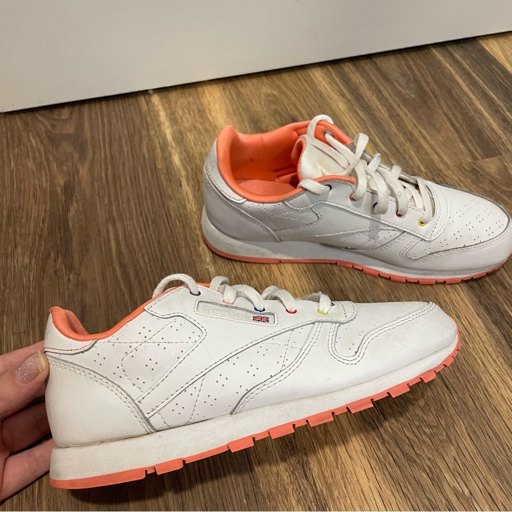 Reebok Kids White and Coral Sneakers Size Youth 3 - Picture 2 of 7